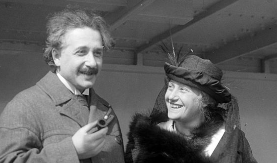Albert Einstein mit Ehefrau Elsa