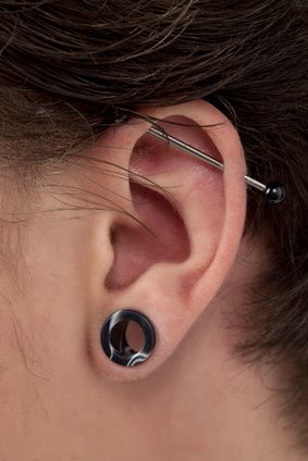 Bodymodification - Spezielle Piercings wie Flesh Tunnel und Ohr Plugs