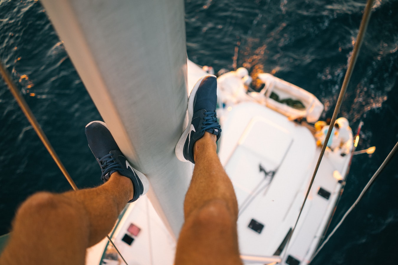 Segler Fähigkeiten - Skipper muss auch mal den Mast hochklettern