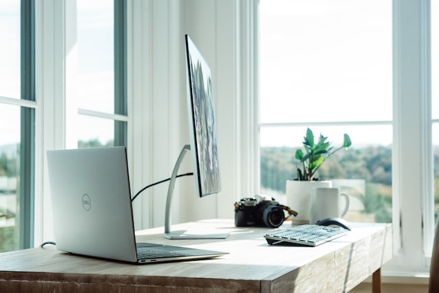 Home Office - Natürliches Licht und entspannende Aussicht