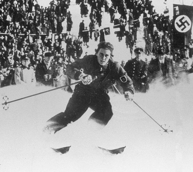 Christl Cranz aus Deutschland im Einsatz in der Alpinen Kombination während der Olympischen Winterspiele 1936 in Garmisch-Partenkirchen, Deutschland. Cranz gewann die Goldmedaille.