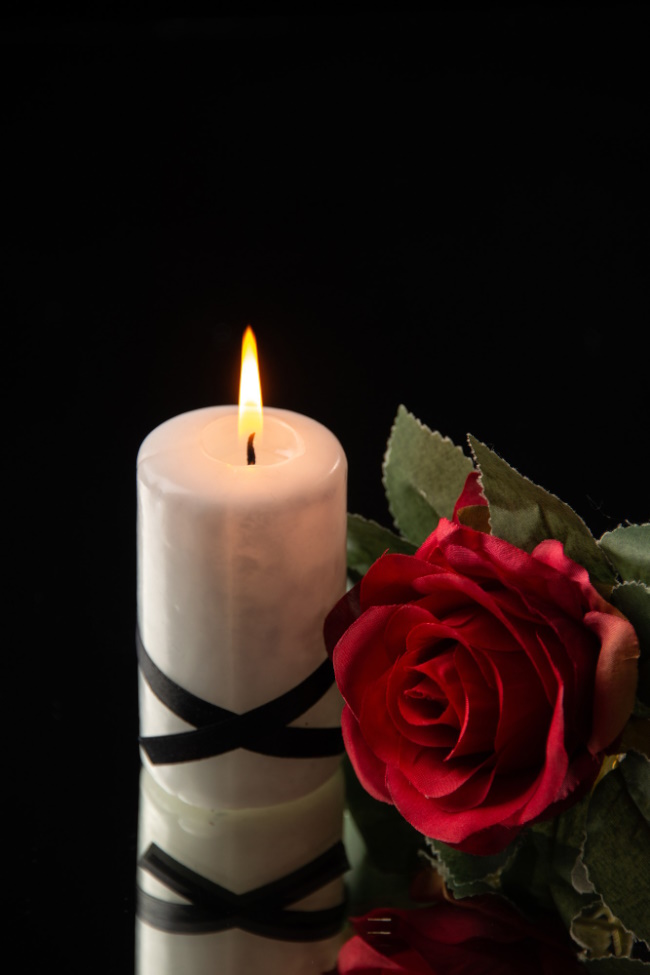entdecken Sie die verschiedenen Bestattungsarten, Kosten und den emotionalen Raum, den eine Feuerbestattung bietet