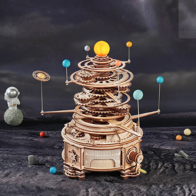 3D-Holzpuzzle, um mehr über die Umlaufbahnen der acht Planeten im Sonnensystem zu erfahren