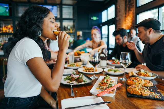 Dein eigenes Krimidinner: So wirst du zum Regisseur einer unvergesslichen Geschichte Dein eigenes Krimidinner: So wirst du zum Regisseur einer unvergesslichen Geschichte